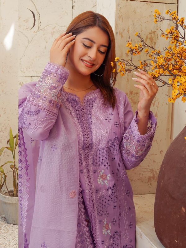 Pastel Lilac Embroidered Chikankari Ensemble